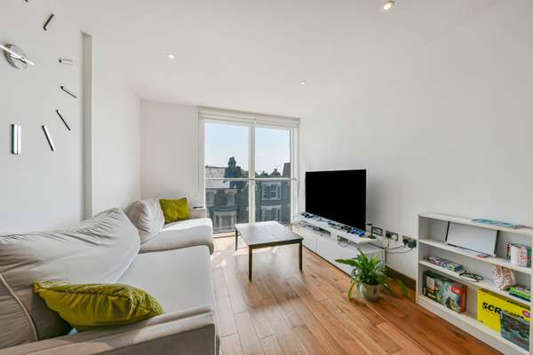 Flat Maygrove Road in Greater London