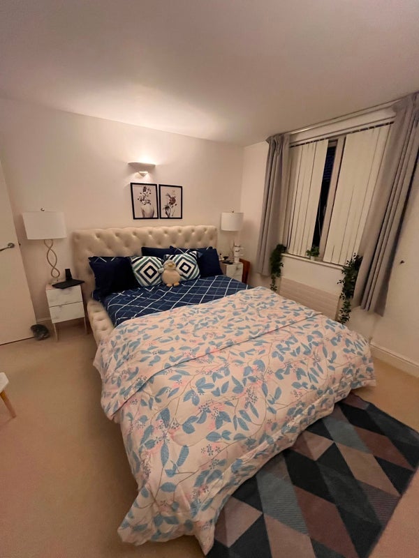 Room Westferry Road in Greater London