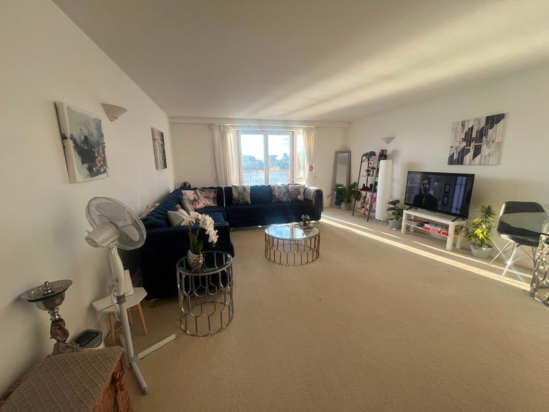 Room Westferry Road in Greater London