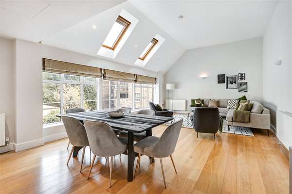 Flat Ebury Mews in City of Westminster