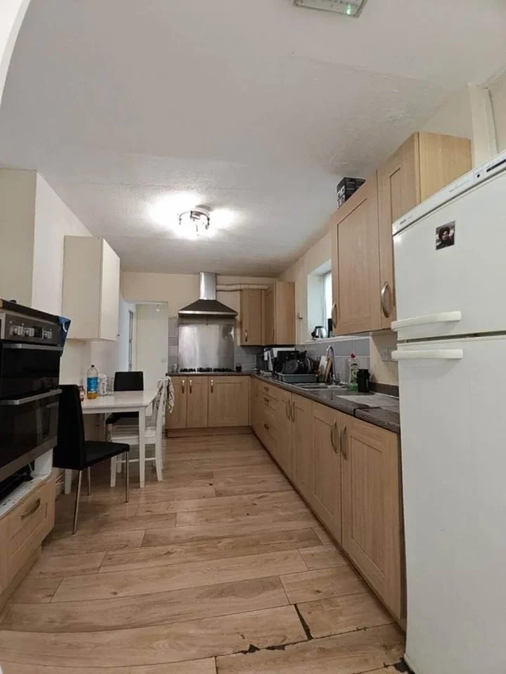 Room Redcar Road in Greater London