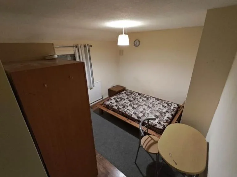 Room Redcar Road in Greater London