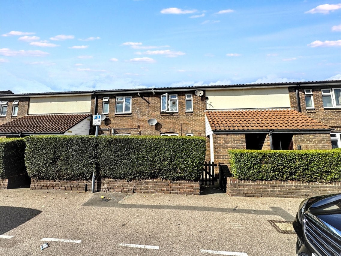 Flat Crownfield Road in London