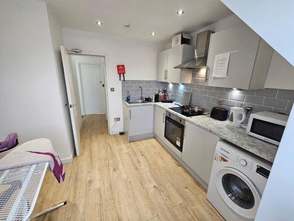 Flat West Barnes Lane in London