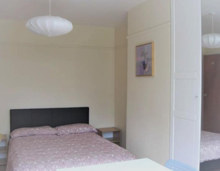 Room Winchcombe Road in Greater London