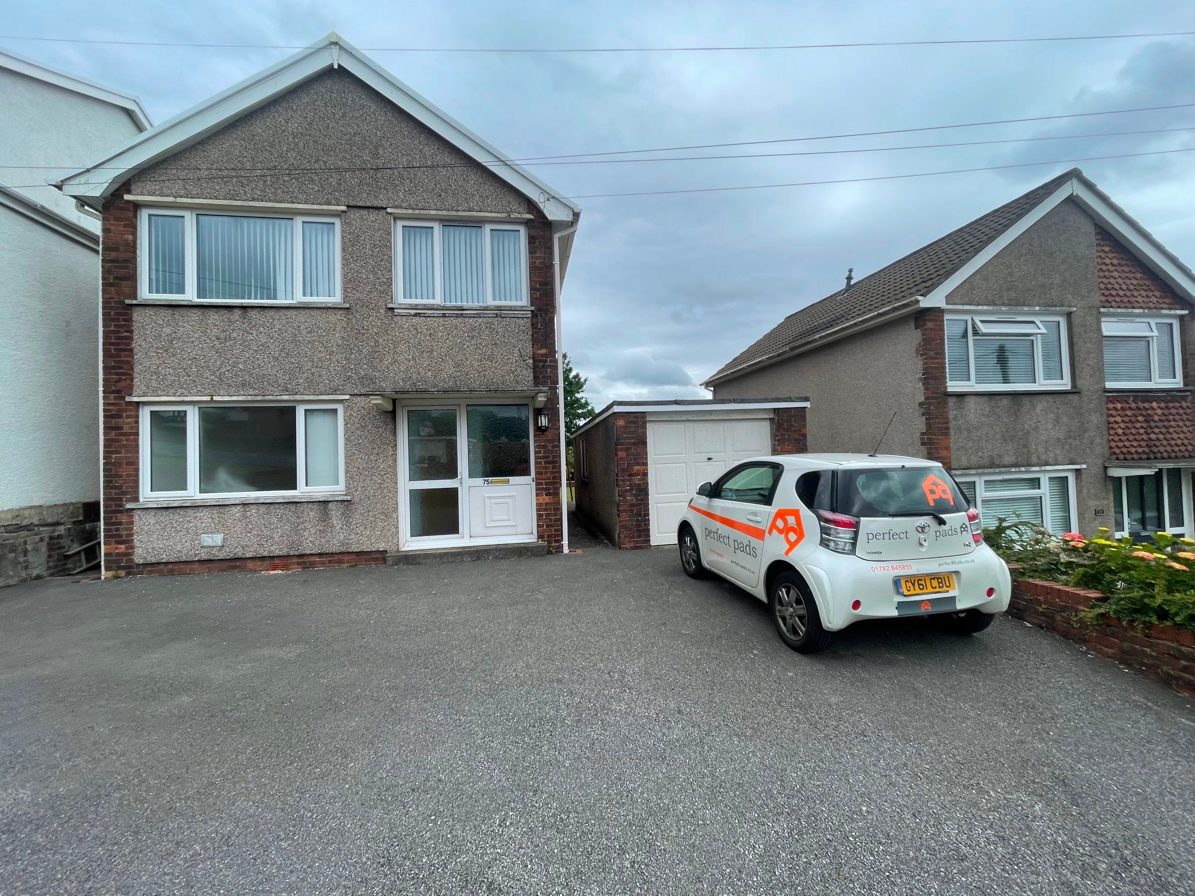 House Bryntawe Road in Ynystawe