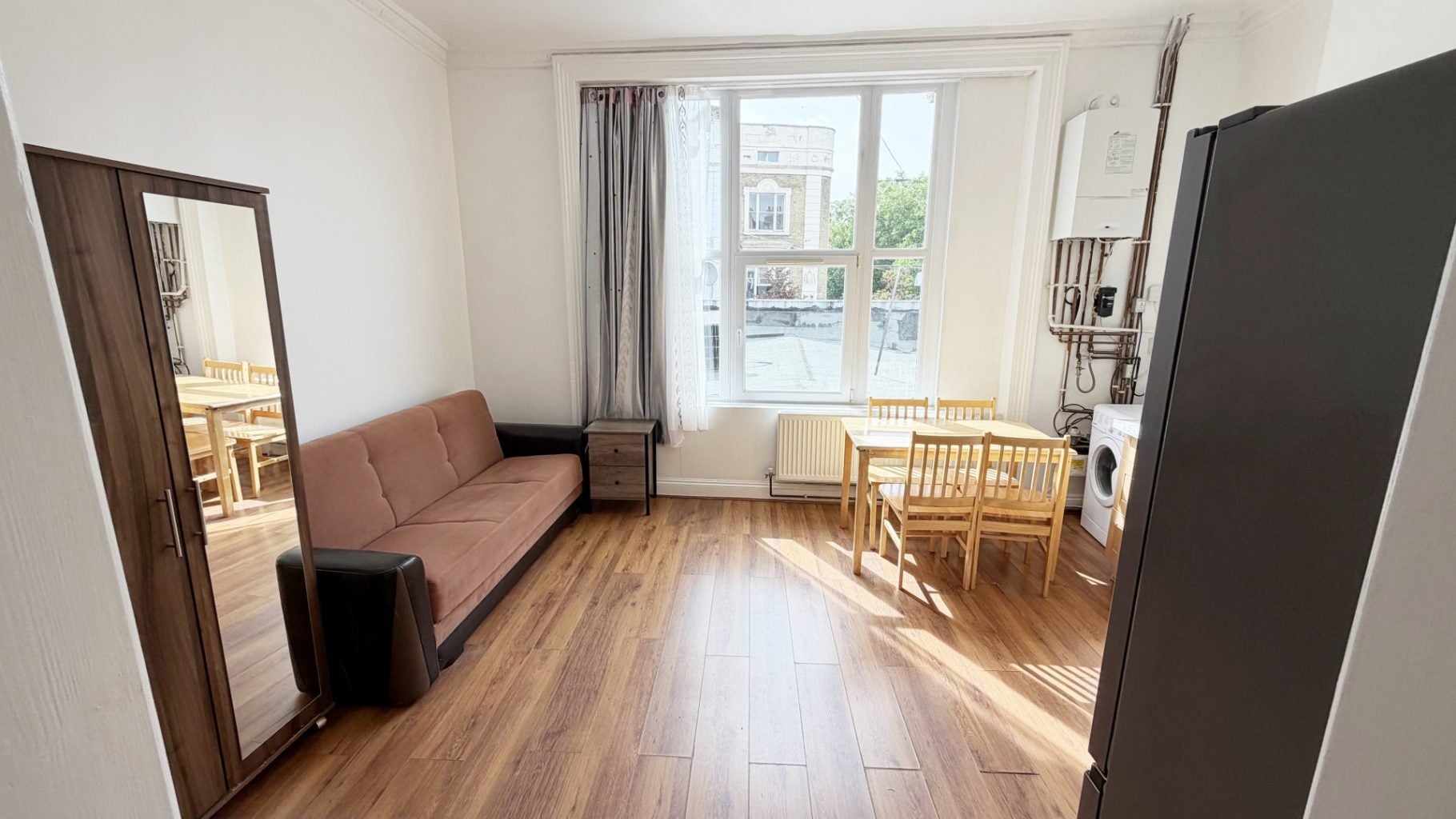 Flat Mare Street in Greater London