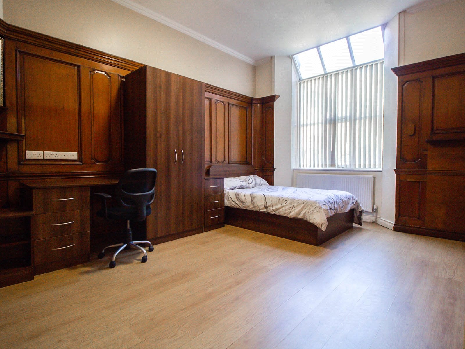 Flat Clarendon Road in Leeds