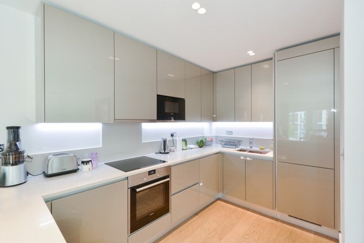 Flat New Broadway in Greater London