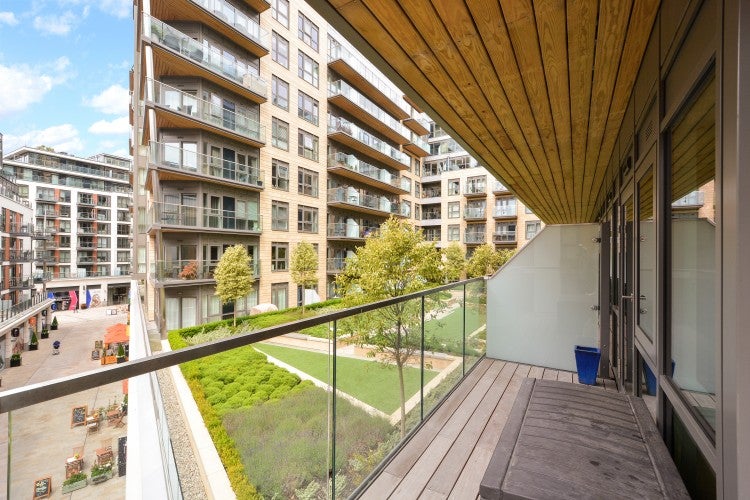 Flat New Broadway in Greater London