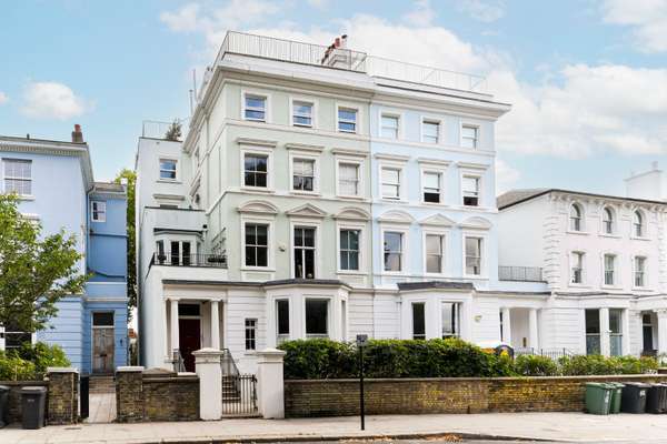 Flat Regent's Park Road in Greater London