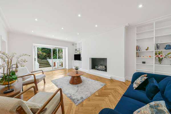 Flat Regent's Park Road in Greater London