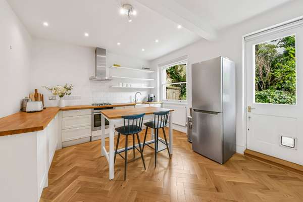 Flat Regent's Park Road in Greater London