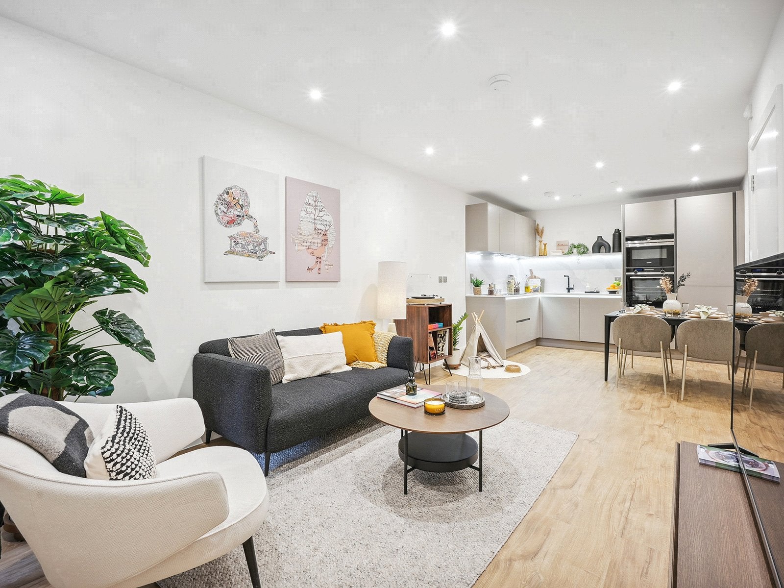 Flat Aerial Square in Greater London