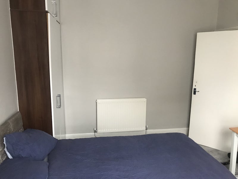 Room Lansdowne Road in Greater London