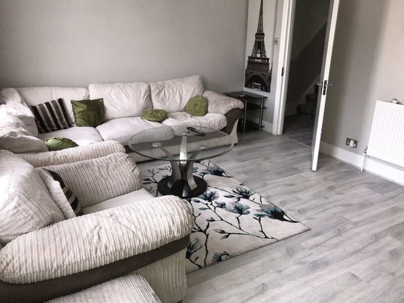 Room Lansdowne Road in Greater London