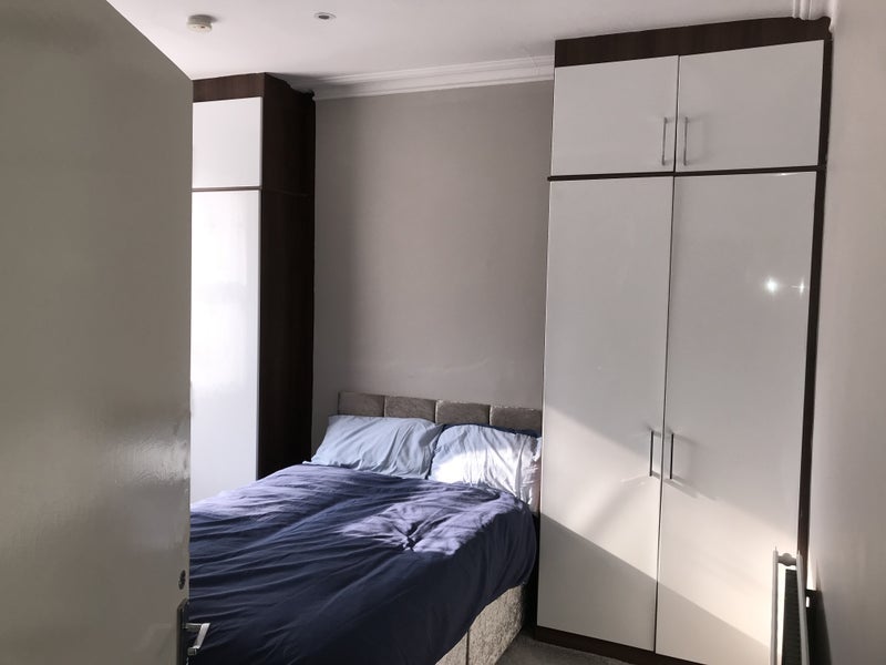 Room Lansdowne Road in Greater London