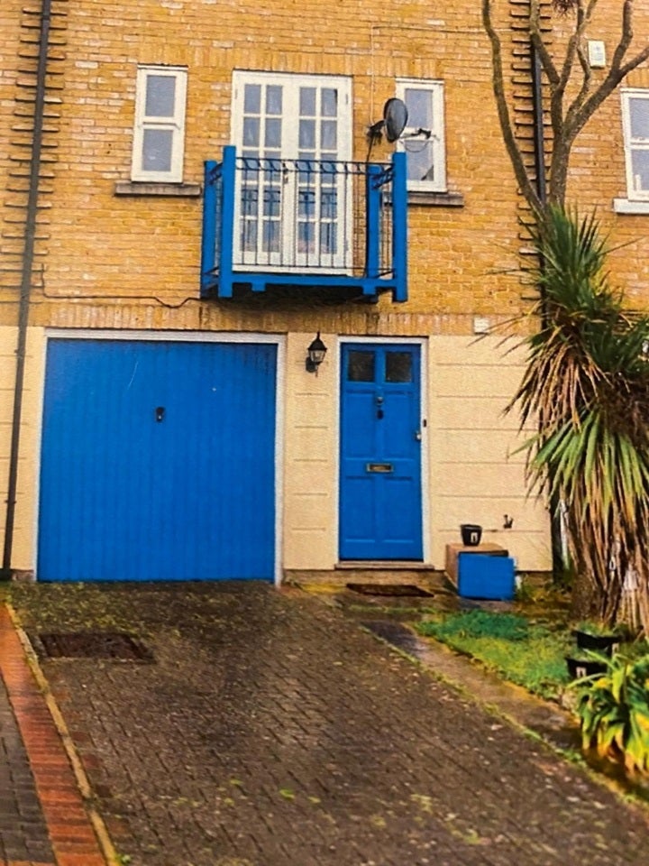 Room Hampton Close in Greater London