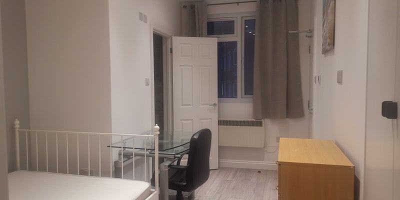 Flat Wollaton Road in Nottingham