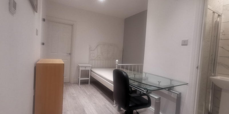 Flat Wollaton Road in Nottingham
