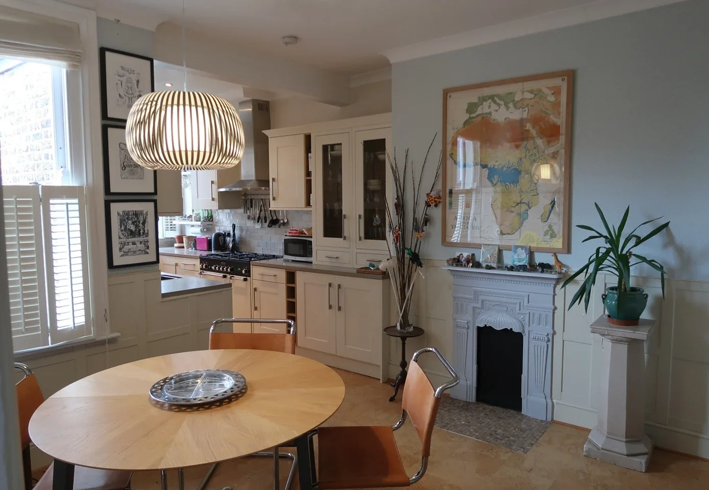 Flat Blythe Road in Greater London