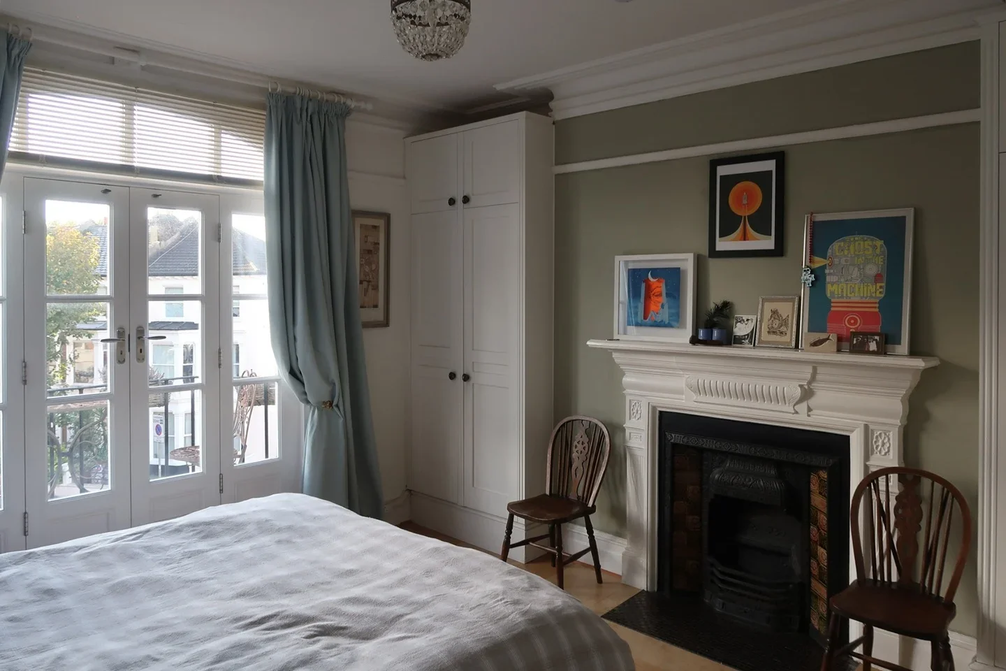 Flat Blythe Road in Greater London