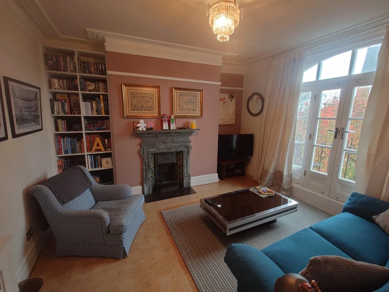 Flat Blythe Road in Greater London