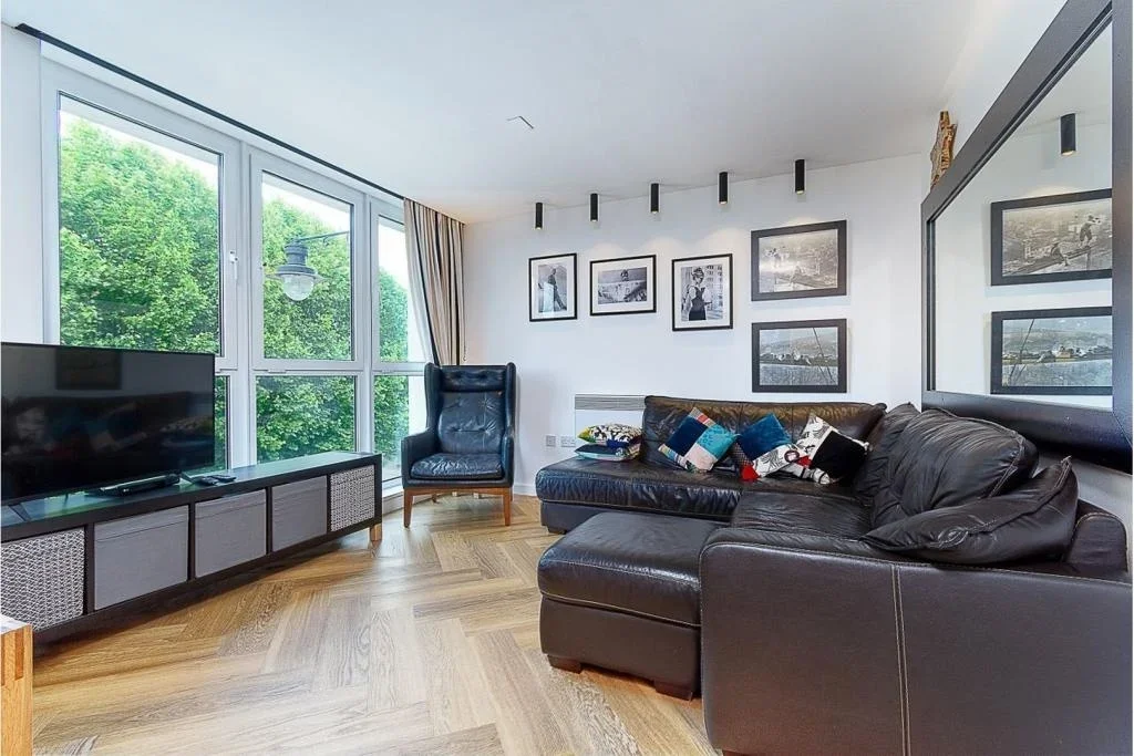 Flat East Hill in Greater London