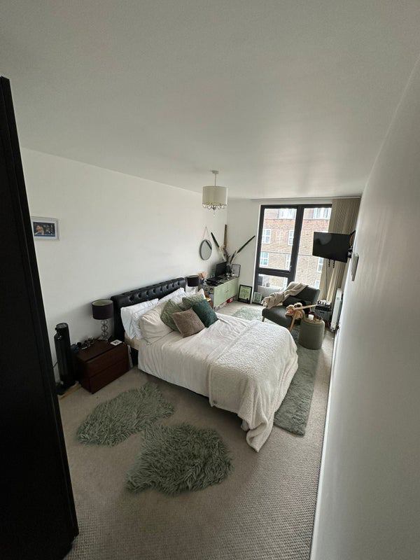 Room Stewarts Road in Greater London