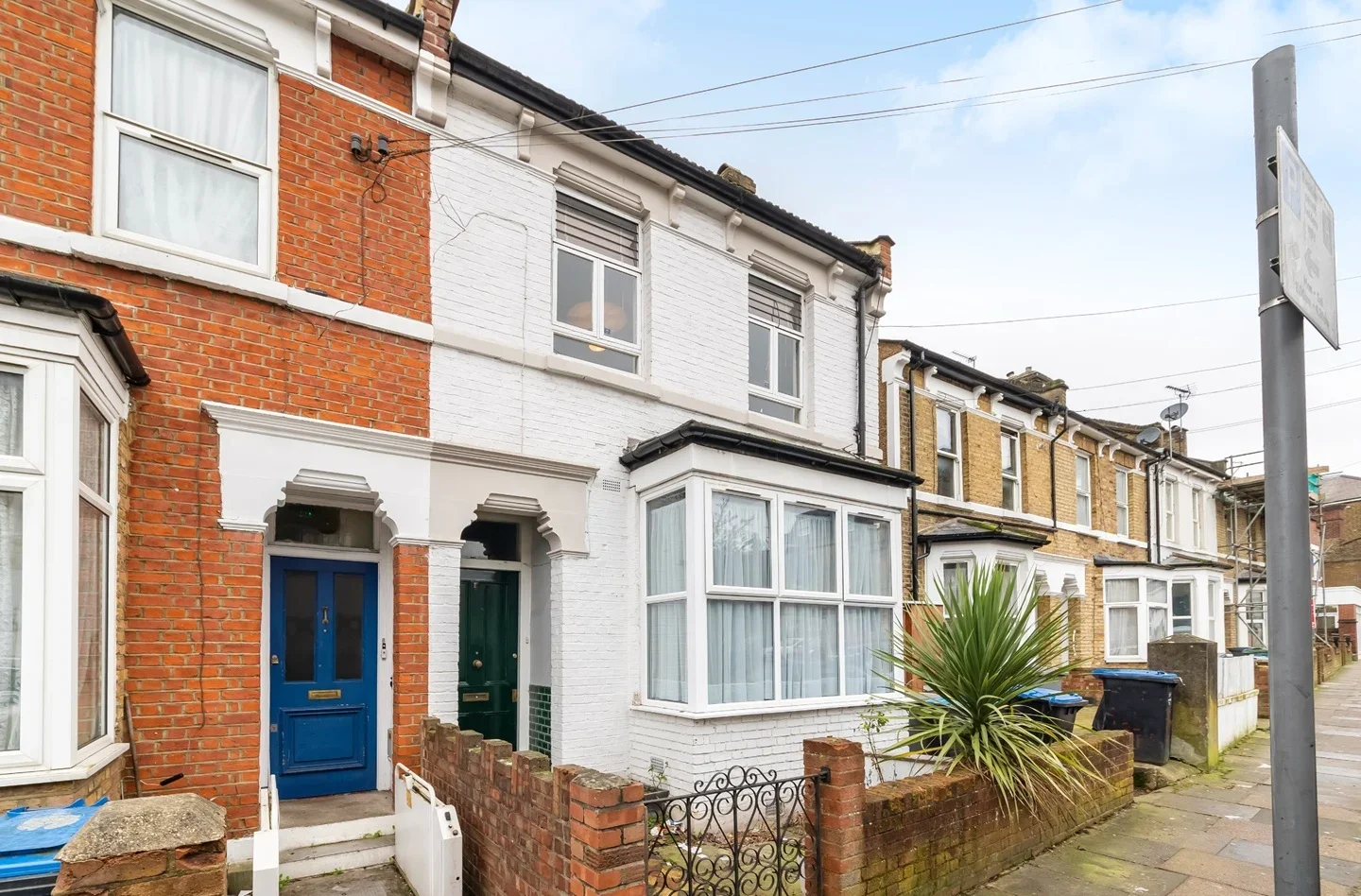 Flat Wendover Road in Greater London