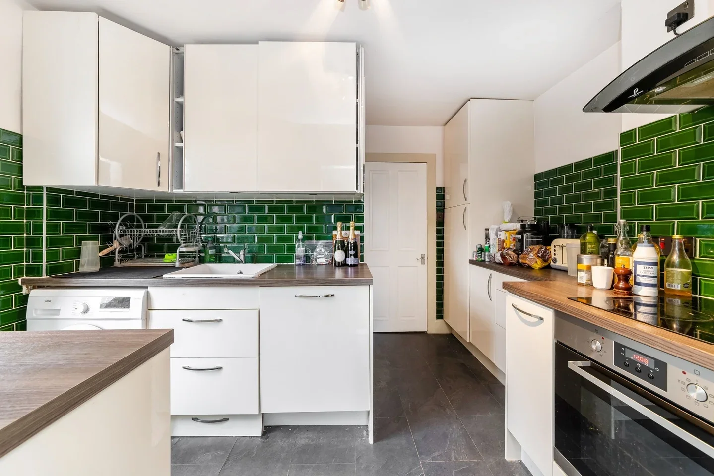 Flat Wendover Road in Greater London