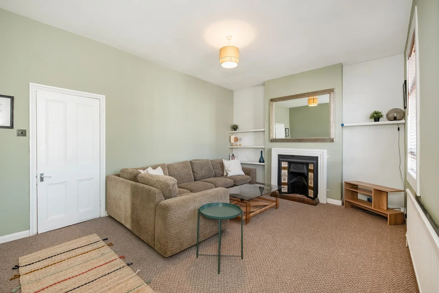 Flat Wendover Road in Greater London