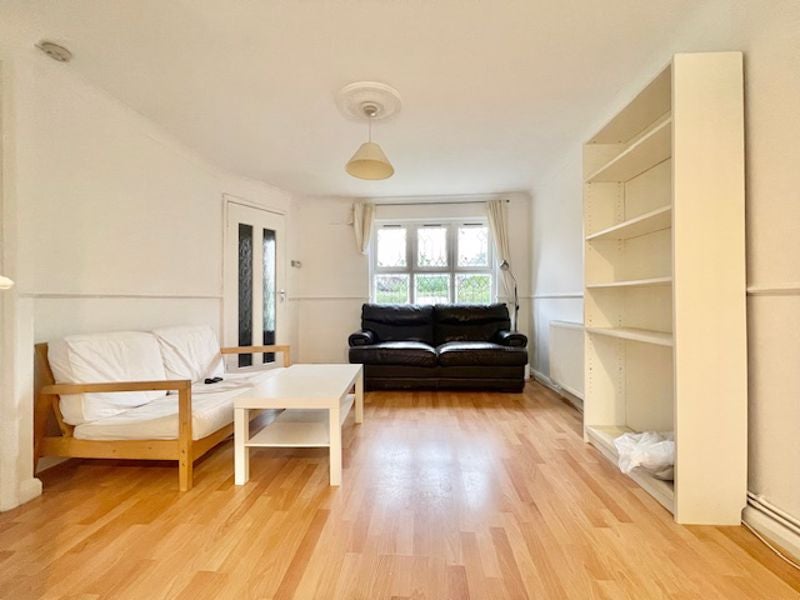 Flat Kinburn Street in Greater London