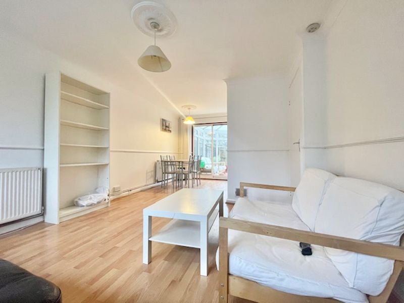 Flat Kinburn Street in Greater London