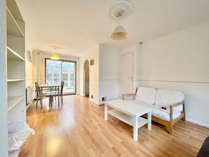 Flat Kinburn Street in Greater London
