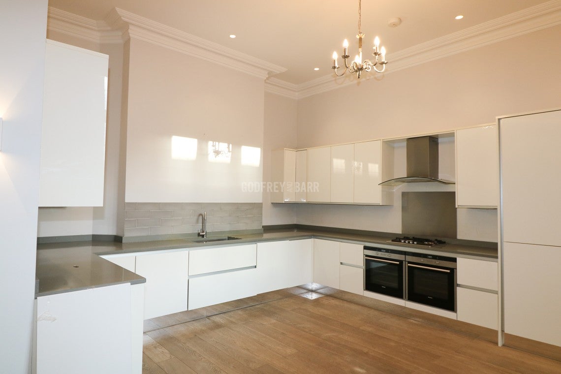 Flat The Ridgeway in Greater London
