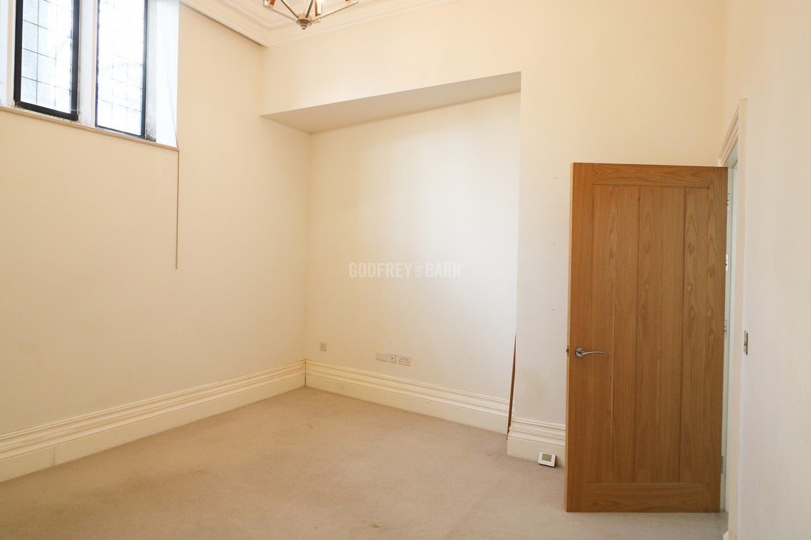 Flat The Ridgeway in Greater London