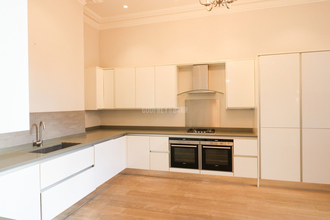 Flat The Ridgeway in Greater London