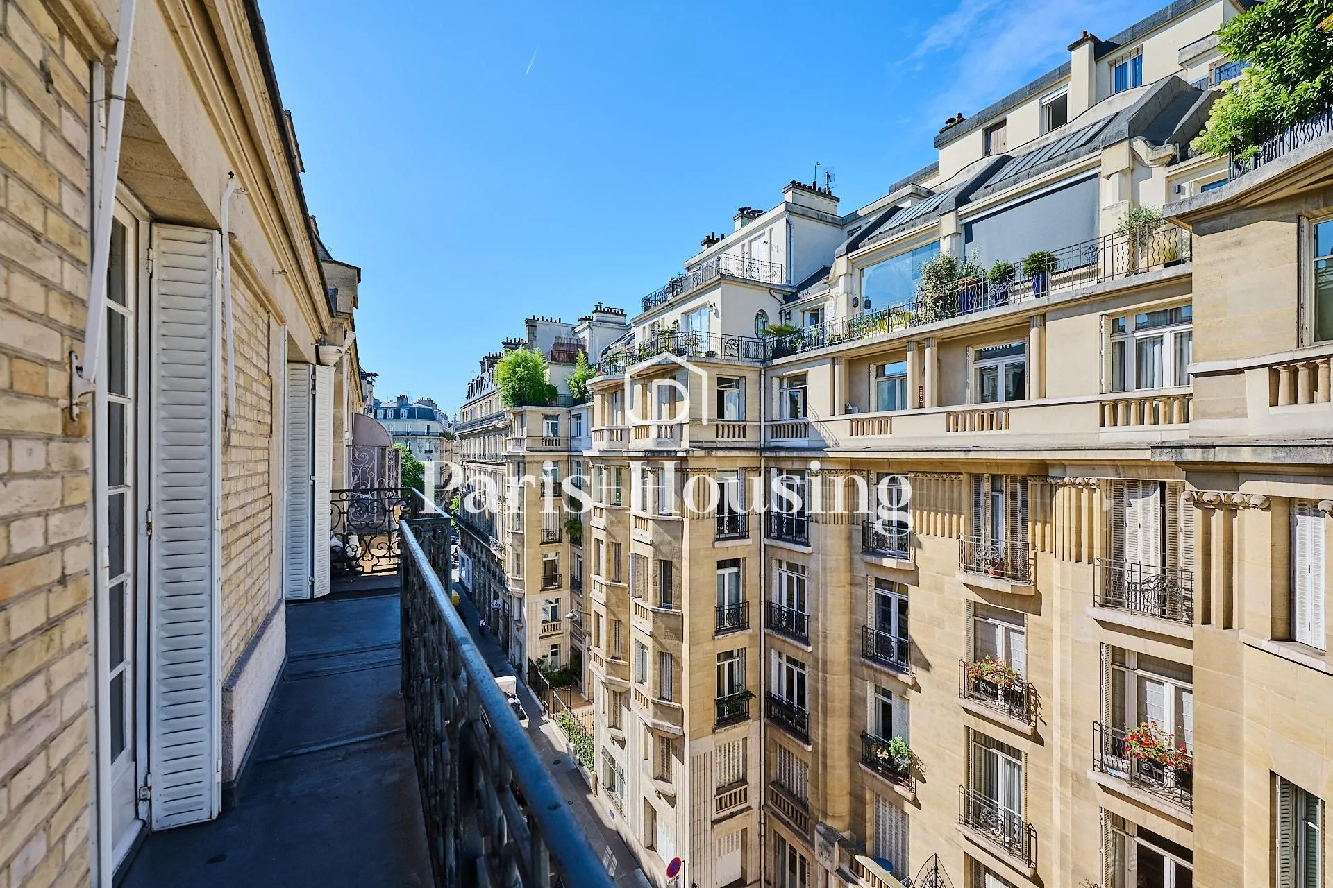 Flat Rue des Renaudes in Paris