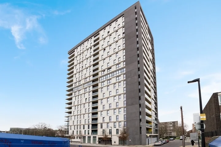 Flat Market Way in Greater London