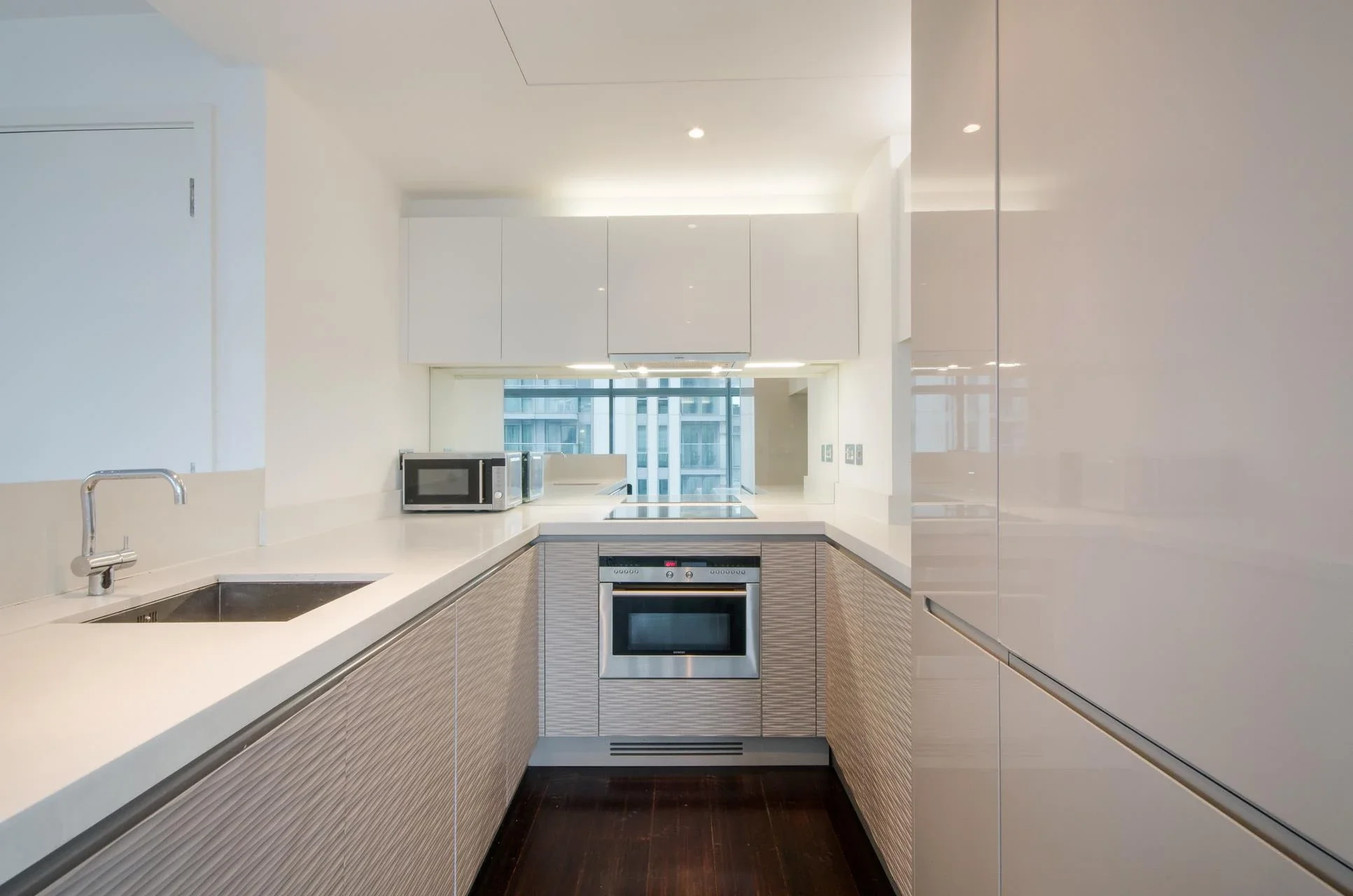 Flat Pan Peninsula Square in Greater London