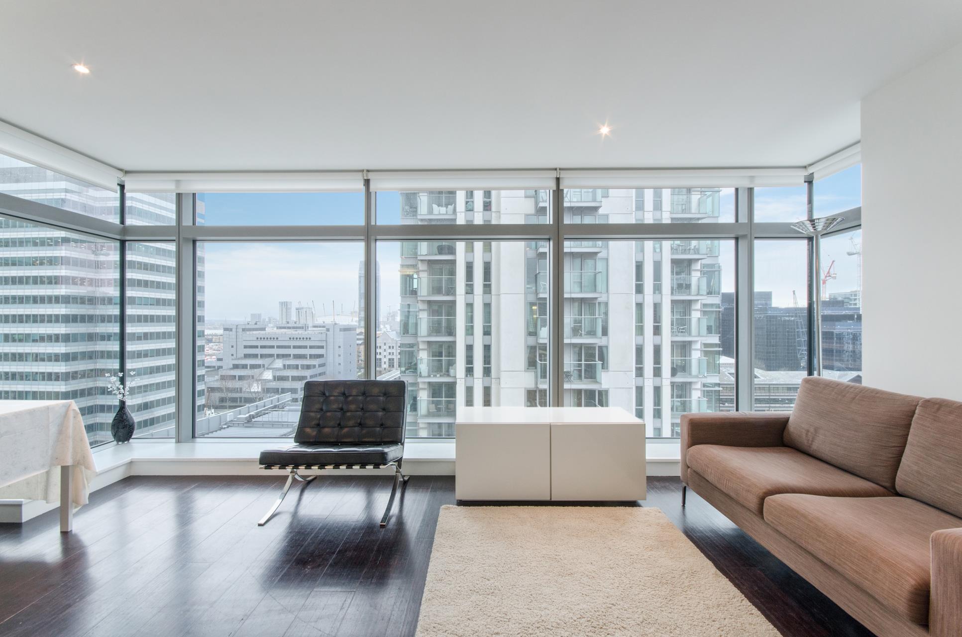 Flat Pan Peninsula Square in Greater London