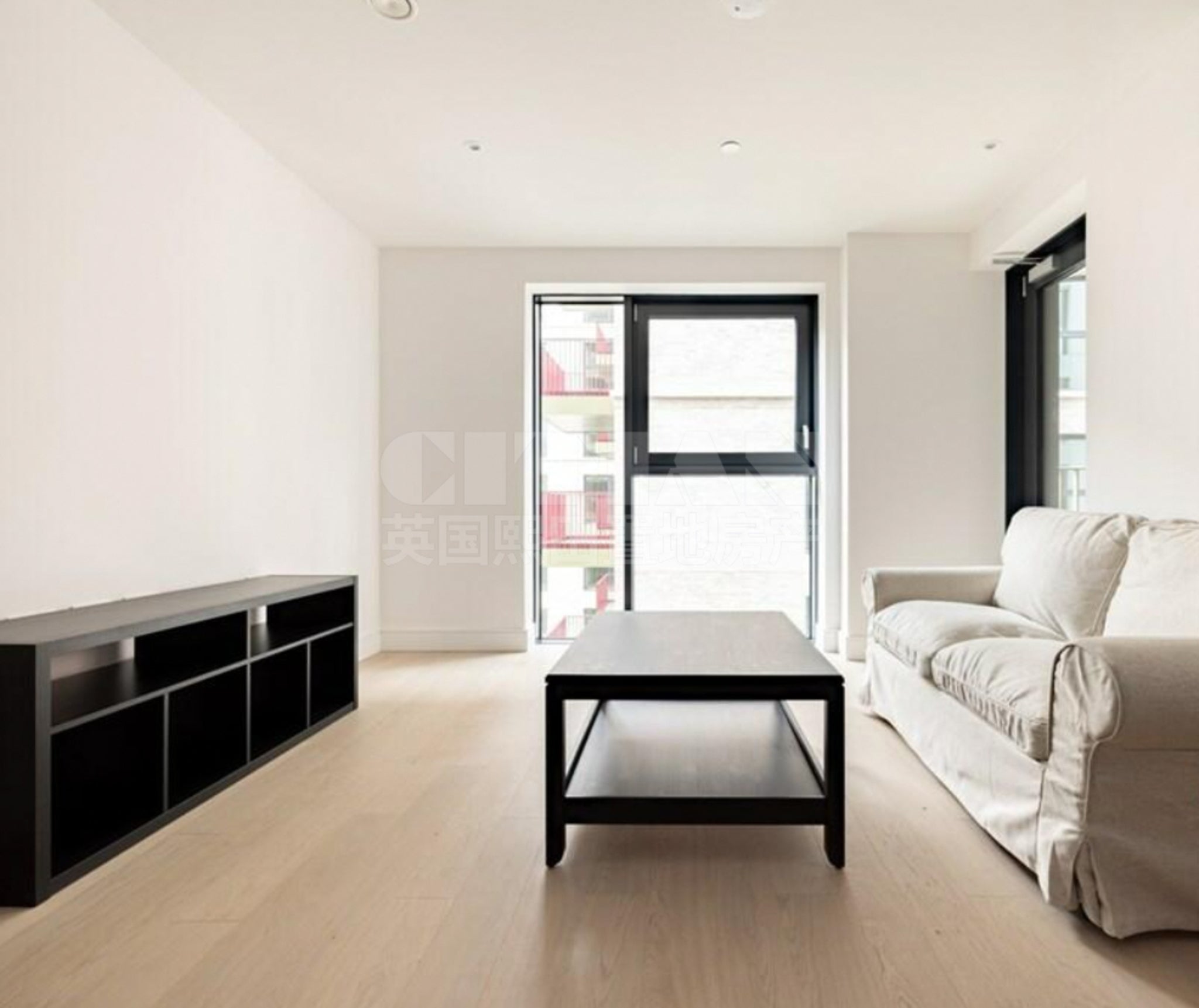 Flat Sayer Street in Greater London