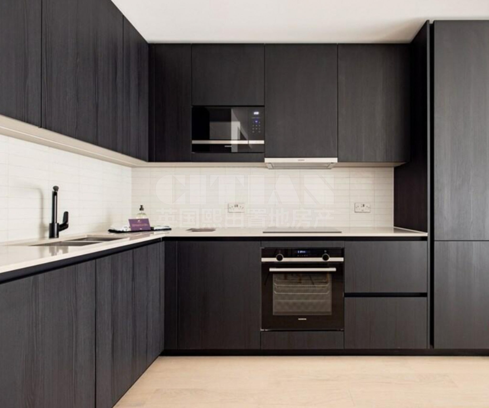 Flat Sayer Street in Greater London
