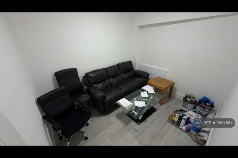 House Prince Regent Lane in Greater London