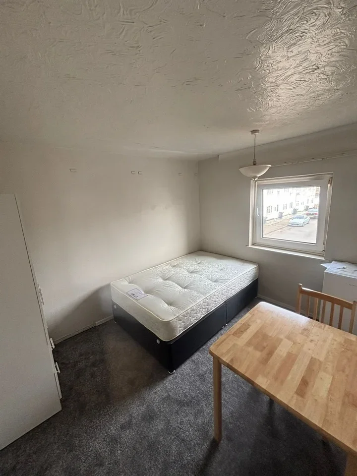 Room Roodegate in Basildon