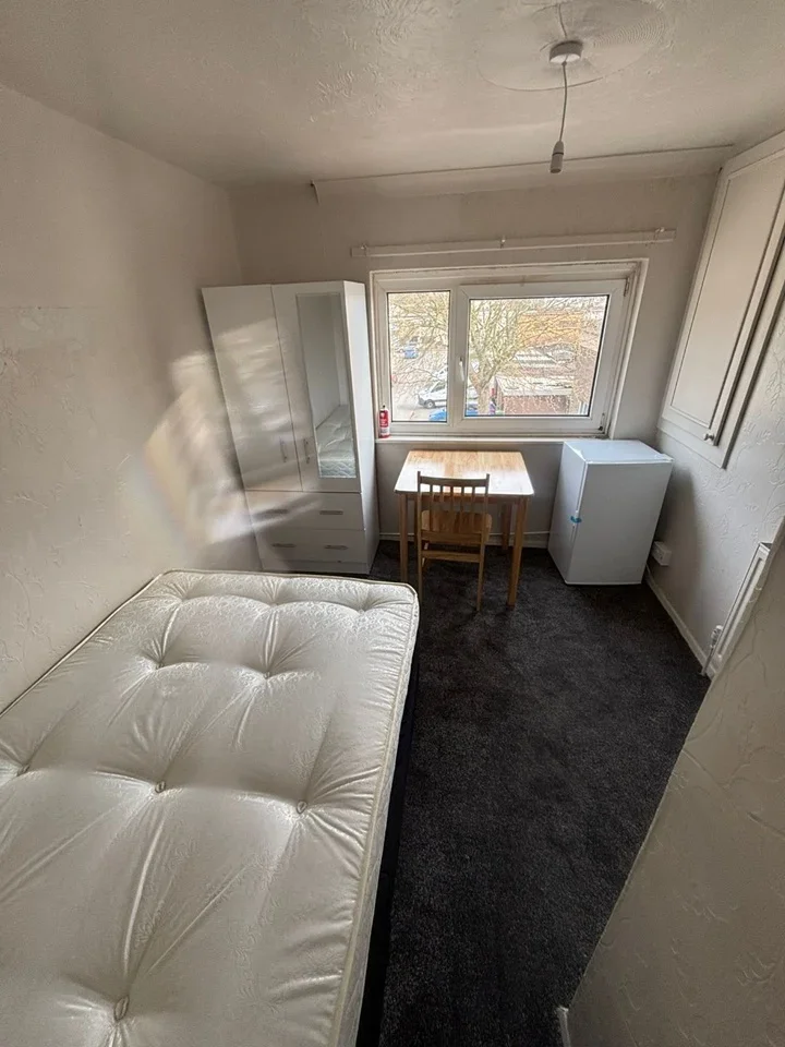 Room Roodegate in Basildon