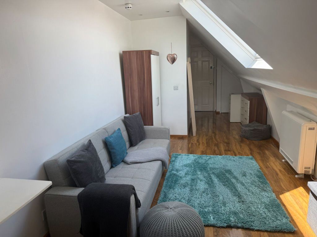 Flat Spencer Avenue in Coventry