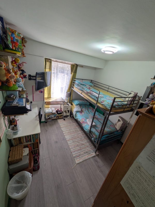 Room Acorn Way in Greater London