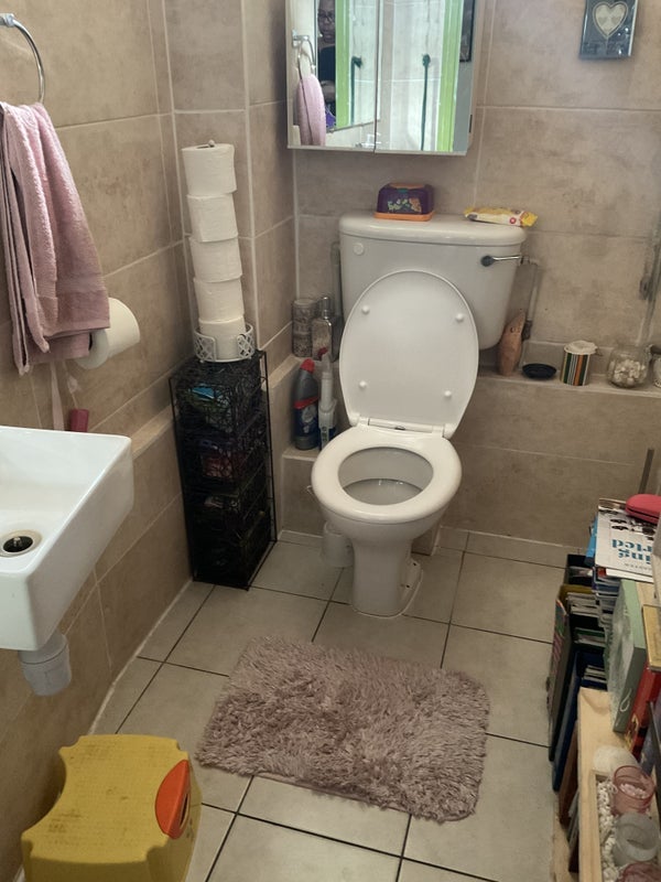Room Acorn Way in Greater London